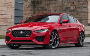 Jaguar XE P300 R-Dynamic